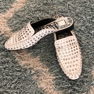 Edgy DOLCE VITA flats